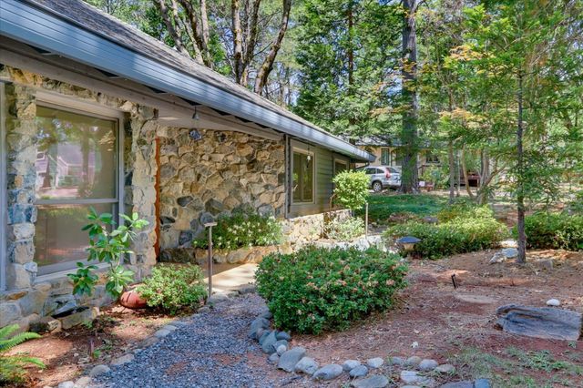 12104 Sunny Slope Dr, Nevada City, CA 95959