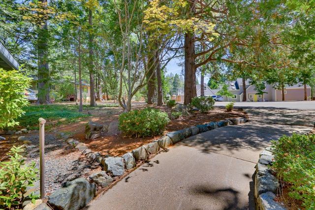 12104 Sunny Slope Dr, Nevada City, CA 95959