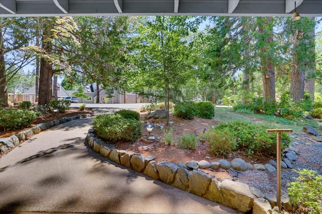12104 Sunny Slope Dr, Nevada City, CA 95959