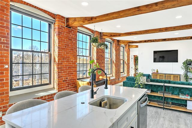 50 Ashburton Street 14, Providence, RI 02904