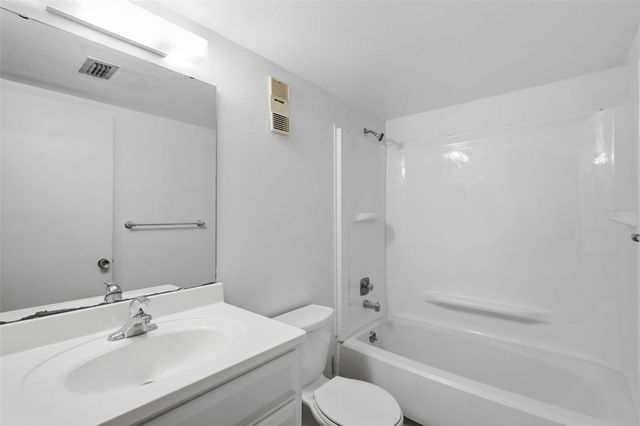 100 SWEETGUM WOODS COURT 9B, Deltona, FL 32725