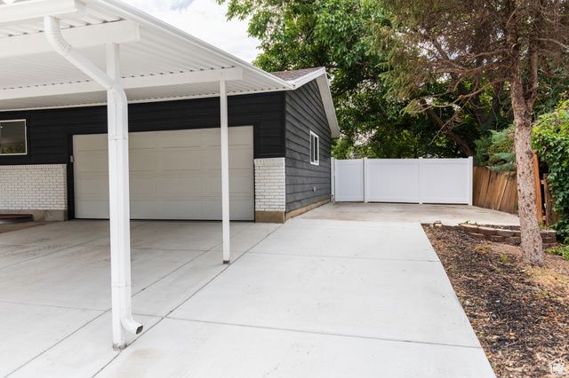 1578 E DELAWARE LN, Holladay, UT 84117