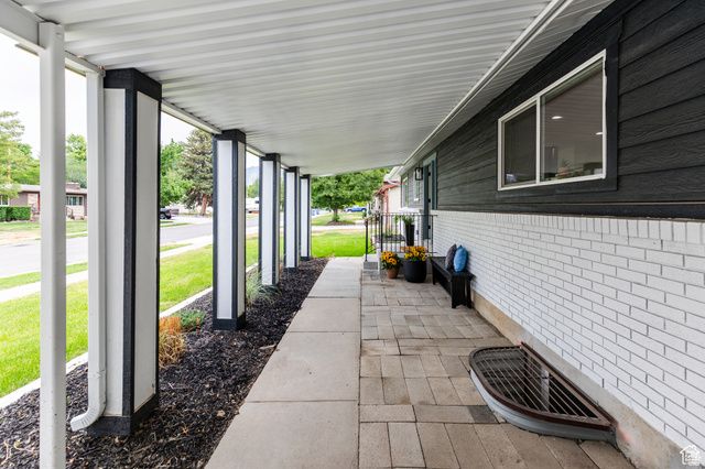 1578 E DELAWARE LN, Holladay, UT 84117