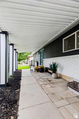 1578 E DELAWARE LN, Holladay, UT 84117