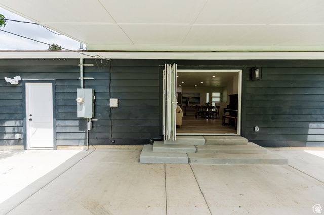 1578 E DELAWARE LN, Holladay, UT 84117