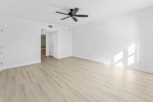 2640 Lake Shore Drive 614, Riviera Beach, FL 33404