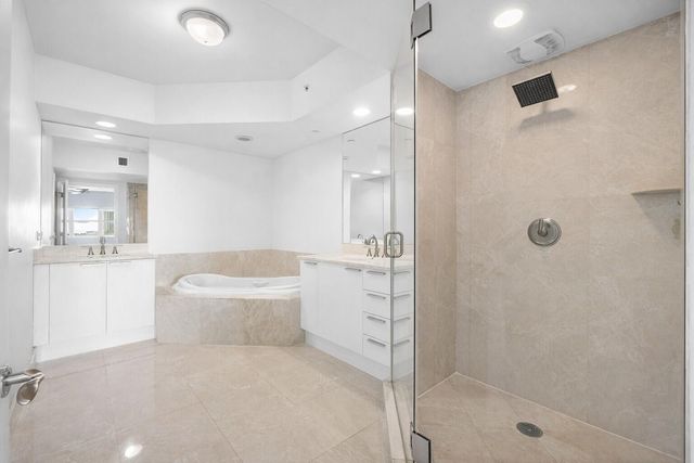 2640 Lake Shore Drive 614, Riviera Beach, FL 33404