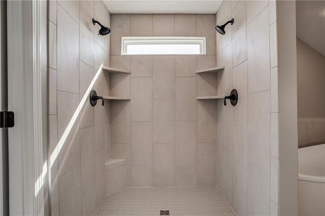 2189 Heritage Court, Liberty, MO 64068