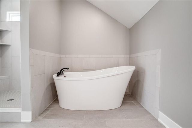 2189 Heritage Court, Liberty, MO 64068