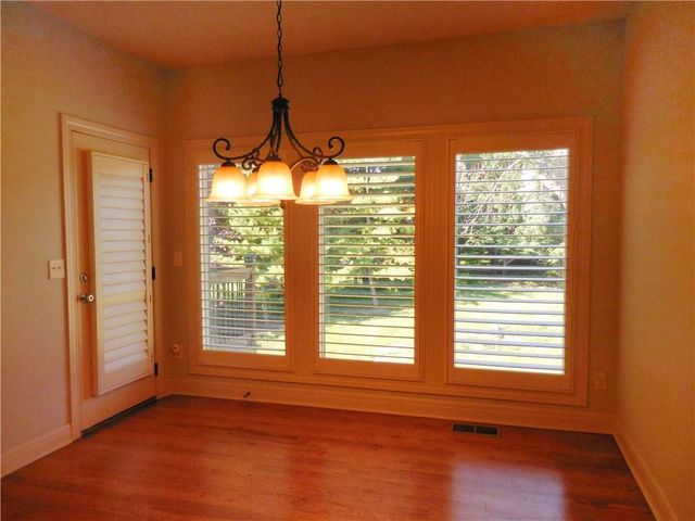 4102 NE Chapel Manor Court, Lee's Summit, MO 64064