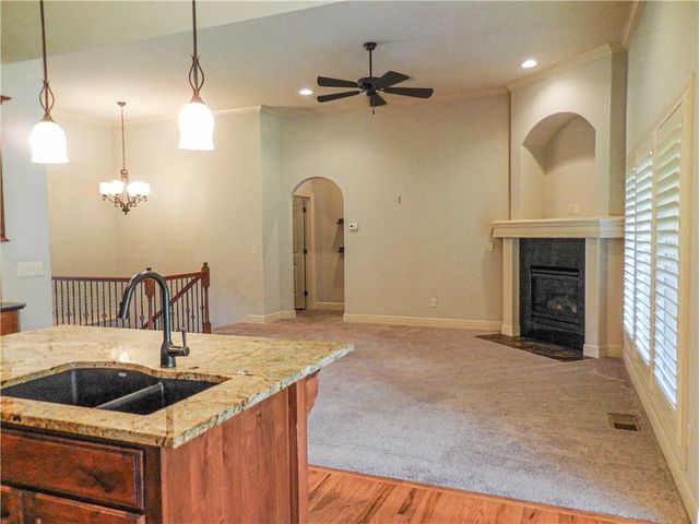 4102 NE Chapel Manor Court, Lee's Summit, MO 64064