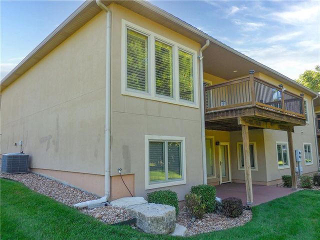 4102 NE Chapel Manor Court, Lee's Summit, MO 64064