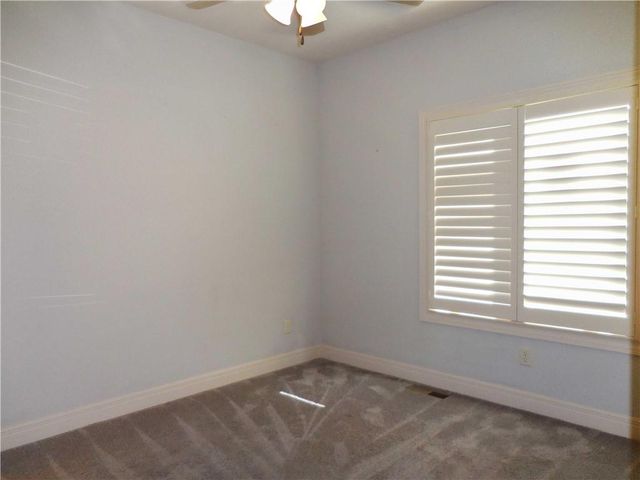 4102 NE Chapel Manor Court, Lee's Summit, MO 64064