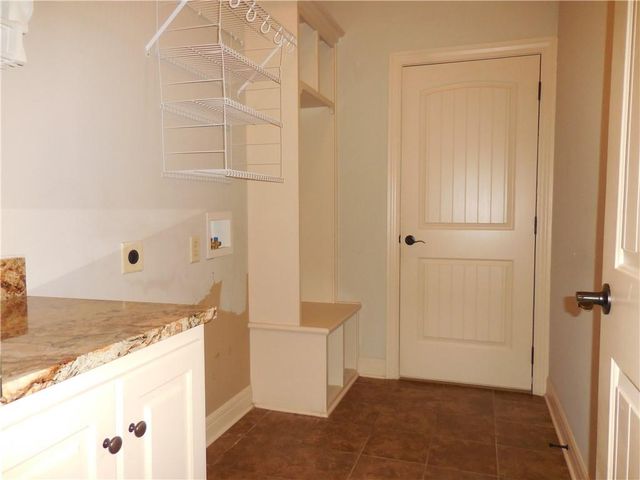 4102 NE Chapel Manor Court, Lee's Summit, MO 64064