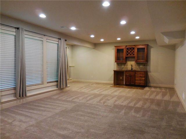 4102 NE Chapel Manor Court, Lee's Summit, MO 64064