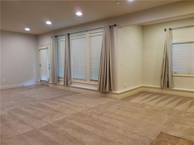 4102 NE Chapel Manor Court, Lee's Summit, MO 64064