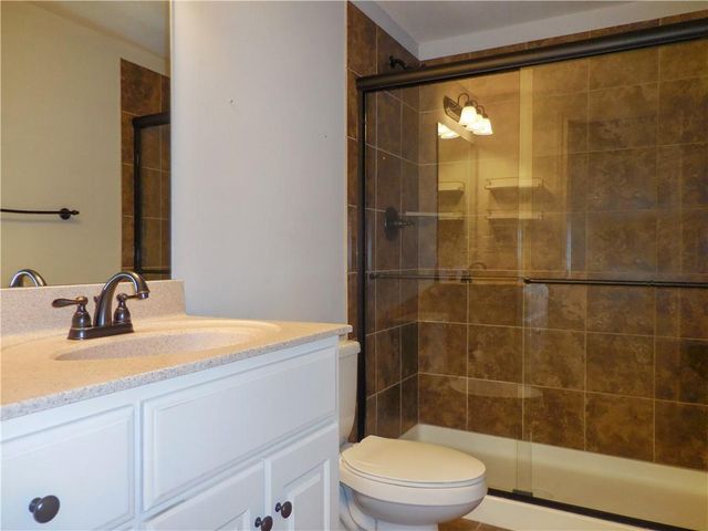 4102 NE Chapel Manor Court, Lee's Summit, MO 64064
