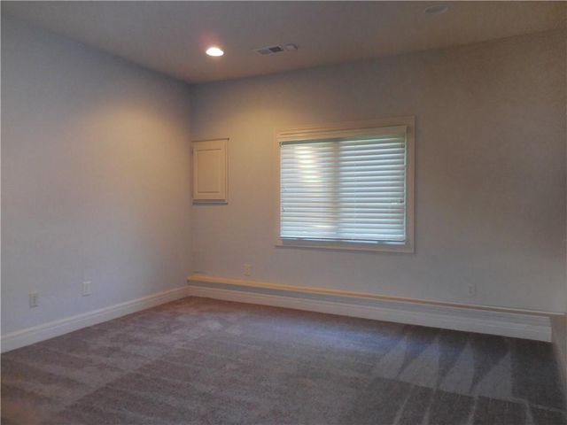 4102 NE Chapel Manor Court, Lee's Summit, MO 64064