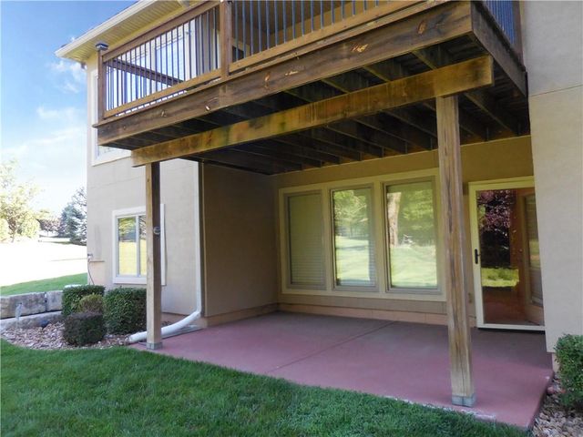 4102 NE Chapel Manor Court, Lee's Summit, MO 64064