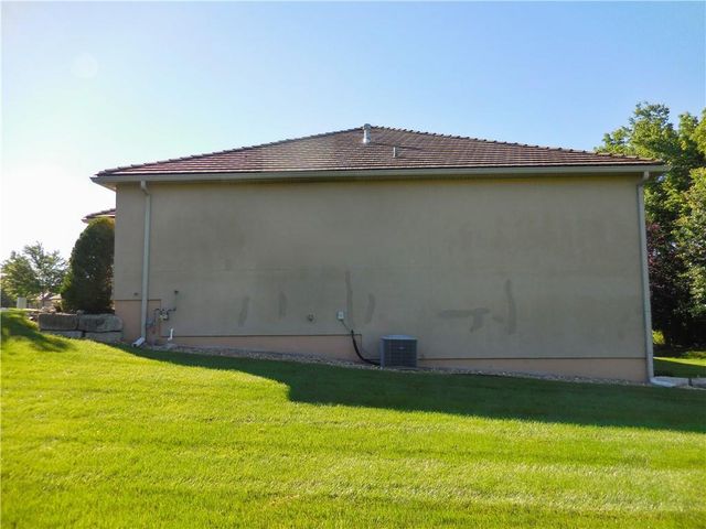 4102 NE Chapel Manor Court, Lee's Summit, MO 64064