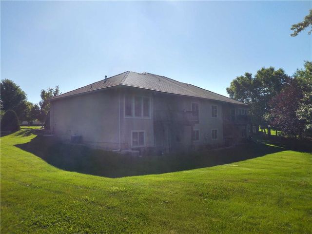 4102 NE Chapel Manor Court, Lee's Summit, MO 64064