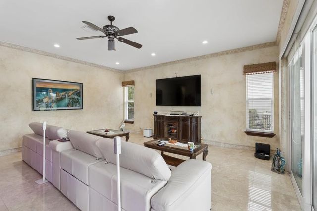 1813 NW 126th Way, Coral Springs, FL 33071