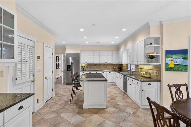 1735 Winterthur Close NW, Sandy Springs, GA 30328