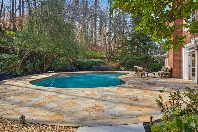 1735 Winterthur Close NW, Sandy Springs, GA 30328