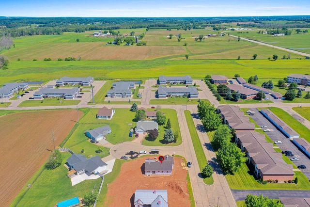530 CATTAIL COURT, New London, WI 54961
