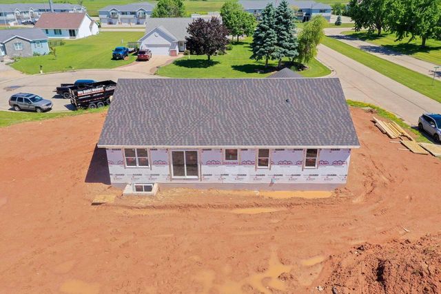 530 CATTAIL COURT, New London, WI 54961