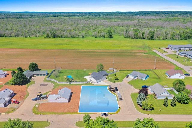 530 CATTAIL COURT, New London, WI 54961