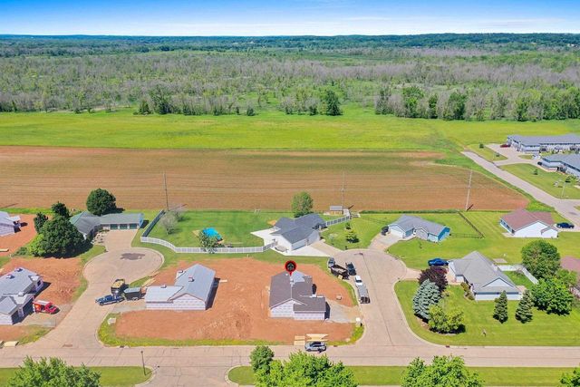 530 CATTAIL COURT, New London, WI 54961