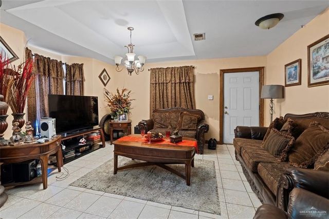 609 W Albatross Avenue, Pharr, TX 78577