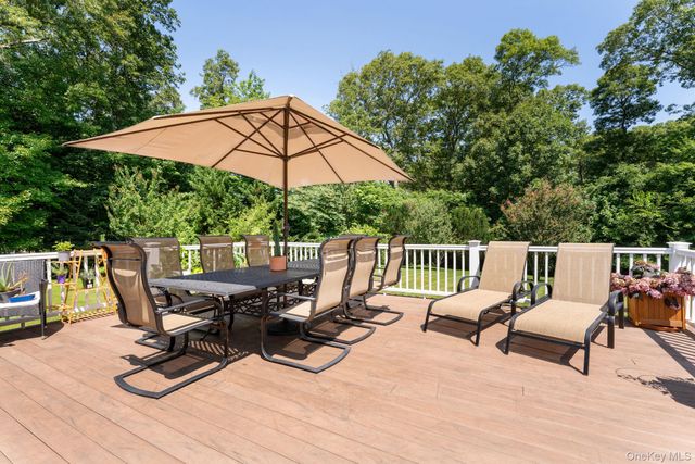 25 Brewster Avenue, Northport, NY 11768