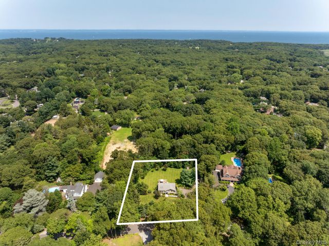 25 Brewster Avenue, Northport, NY 11768