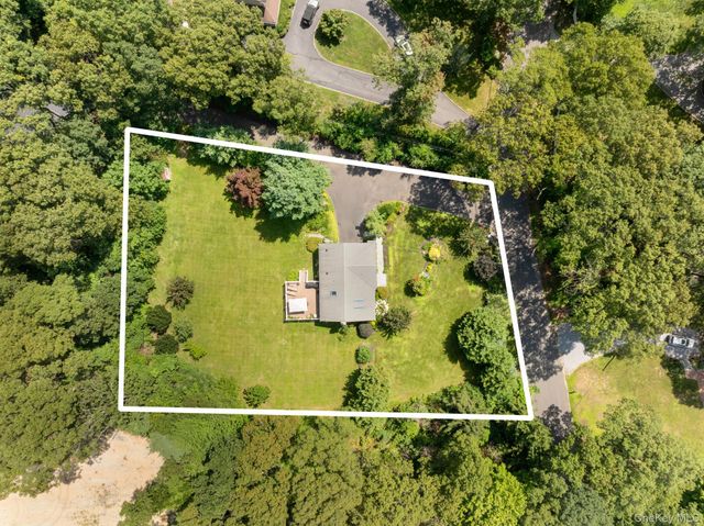 25 Brewster Avenue, Northport, NY 11768