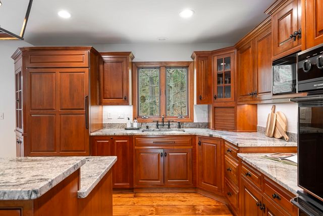 1 Brewer Way, Hingham, MA 02043