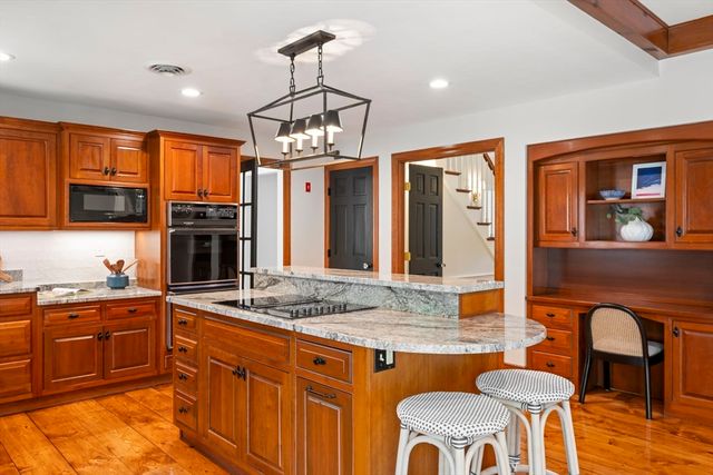 1 Brewer Way, Hingham, MA 02043