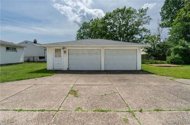 156 Two Mile Creek Road, Tonawanda, NY 14150