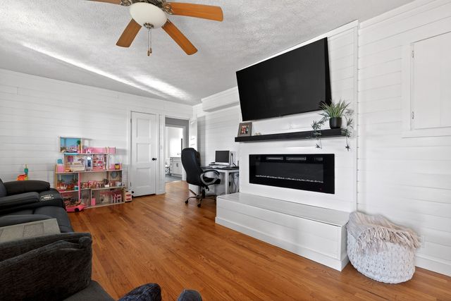 513 N Spring St, Sparta, TN 38583