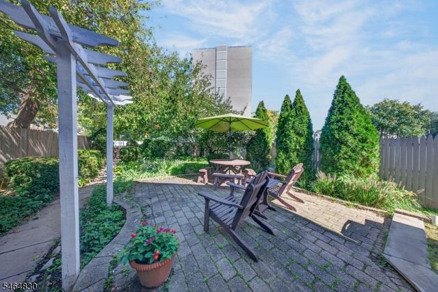 58 Somerset St, Somerville Boro, NJ 08876