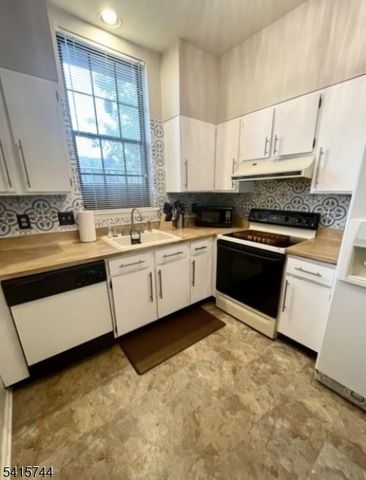 70 Wood Duck Ct, Allamuchy Twp., NJ 07840