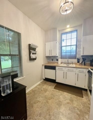 70 Wood Duck Ct, Allamuchy Twp., NJ 07840