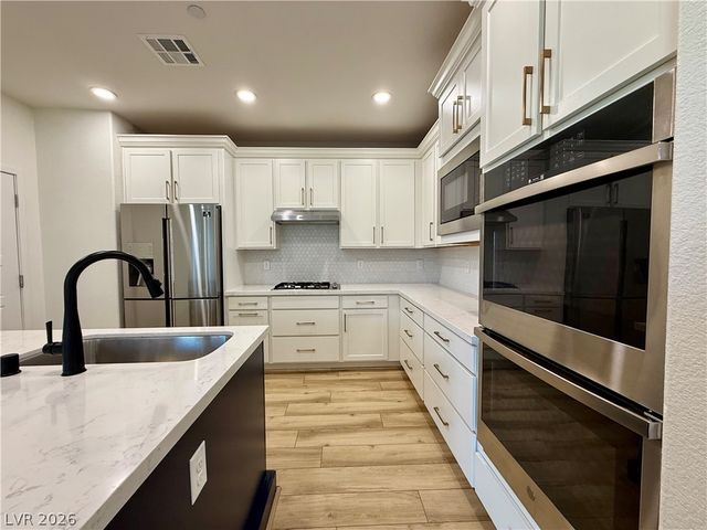 936 East Sunset Road, Henderson, NV 89011