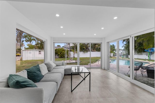 4681 CARSON STREET NE, St Petersburg, FL 33703