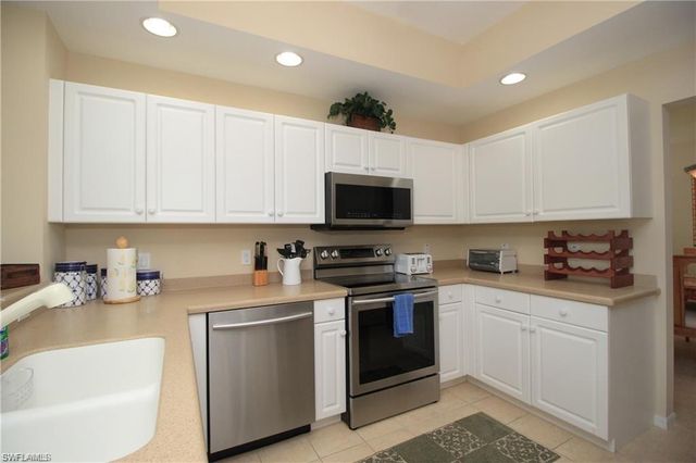 3425 Grand Cypress DR 102, Naples, FL 34119