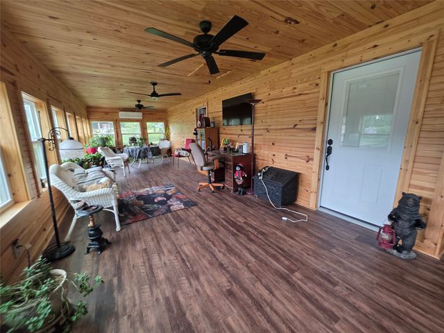 100 Tangle Drive, Tool, TX 75143
