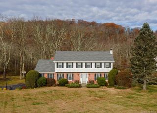 2 Cheyenne Court, Katonah, NY 10536