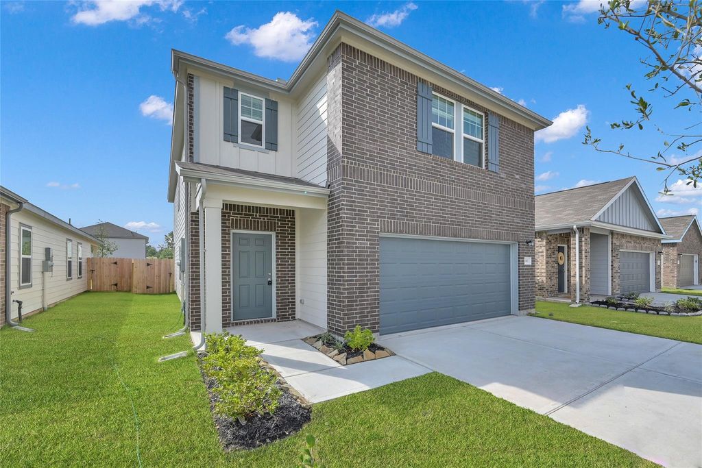 587 Firemoon Street, Conroe, TX 77316