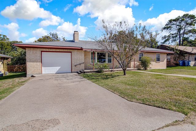 107 Pine Street, Keene, TX 76059